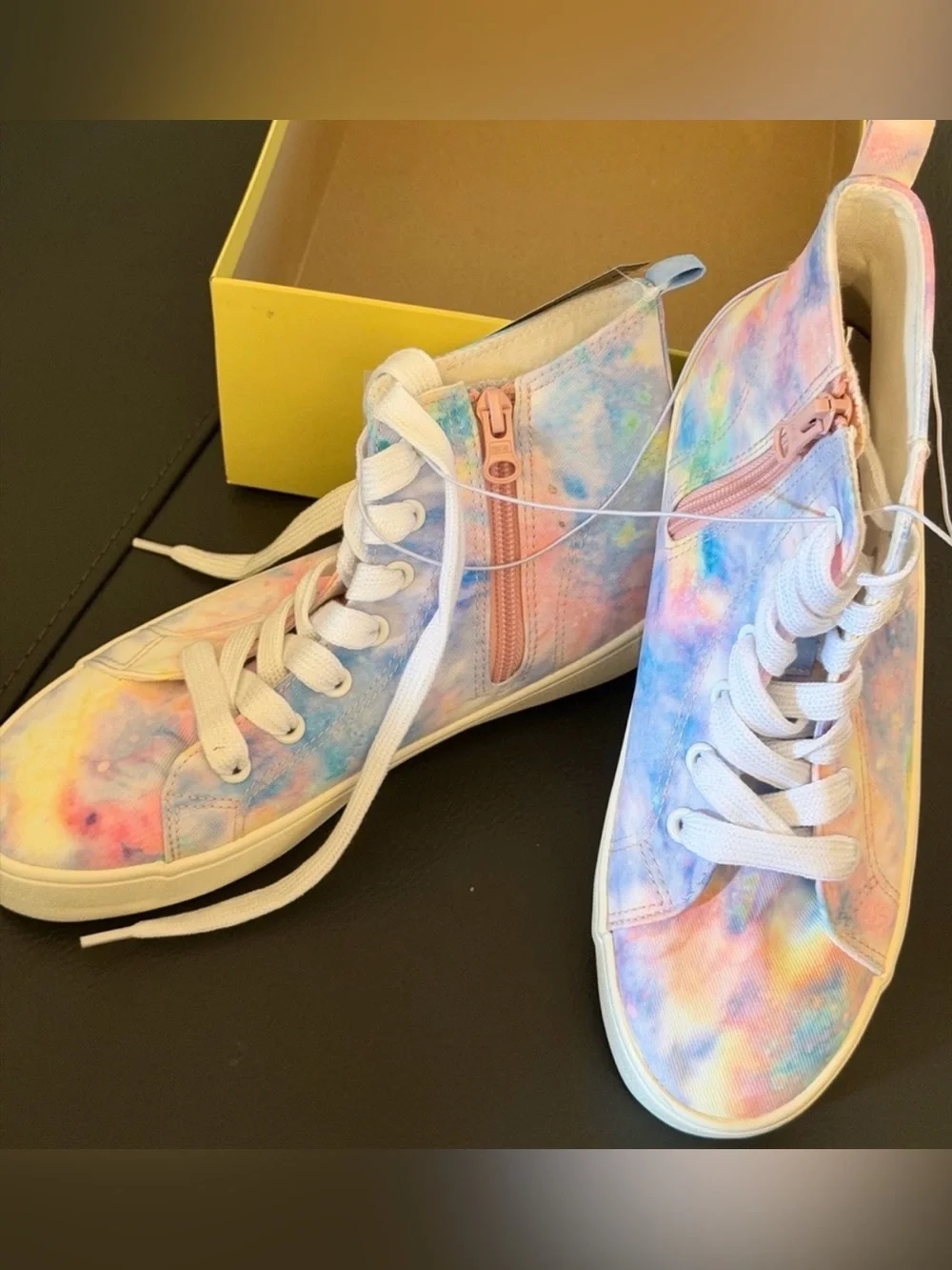 Girls sneakers